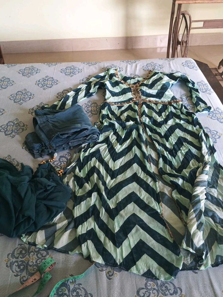 Green Chevron Print nayracut Suit Set