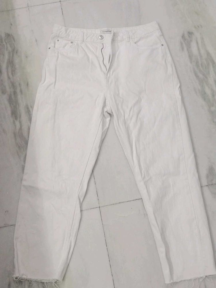 white denim jeans