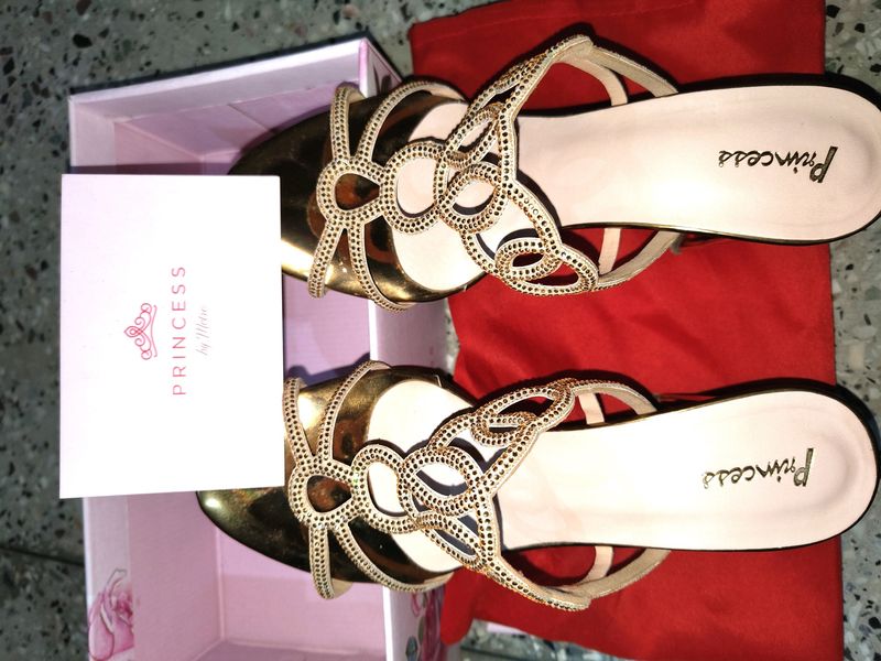 price droped😍Branded Princess Heel By Metro Sh