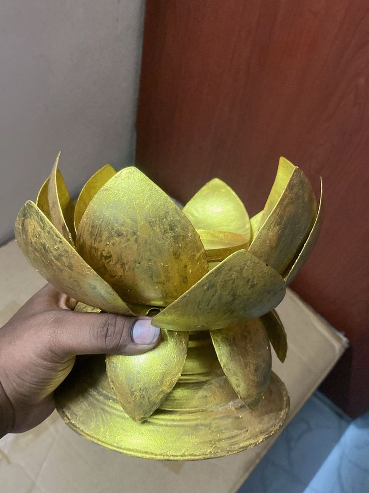 Golden Lotus Showpiece
