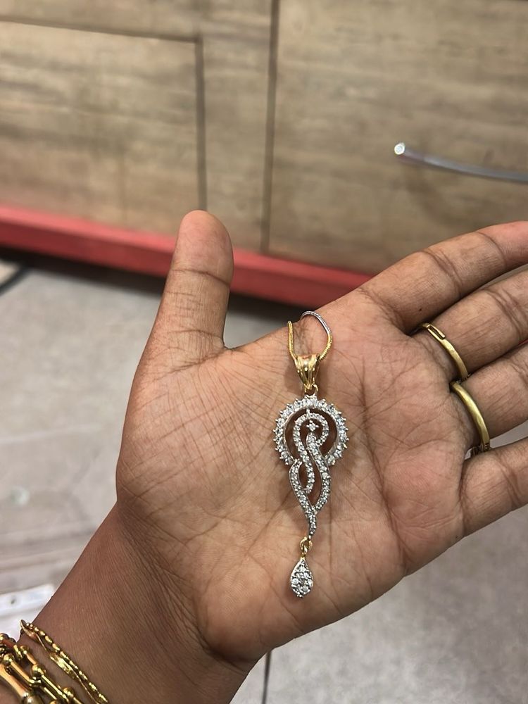 Exquisite Diamond Pendant Necklace