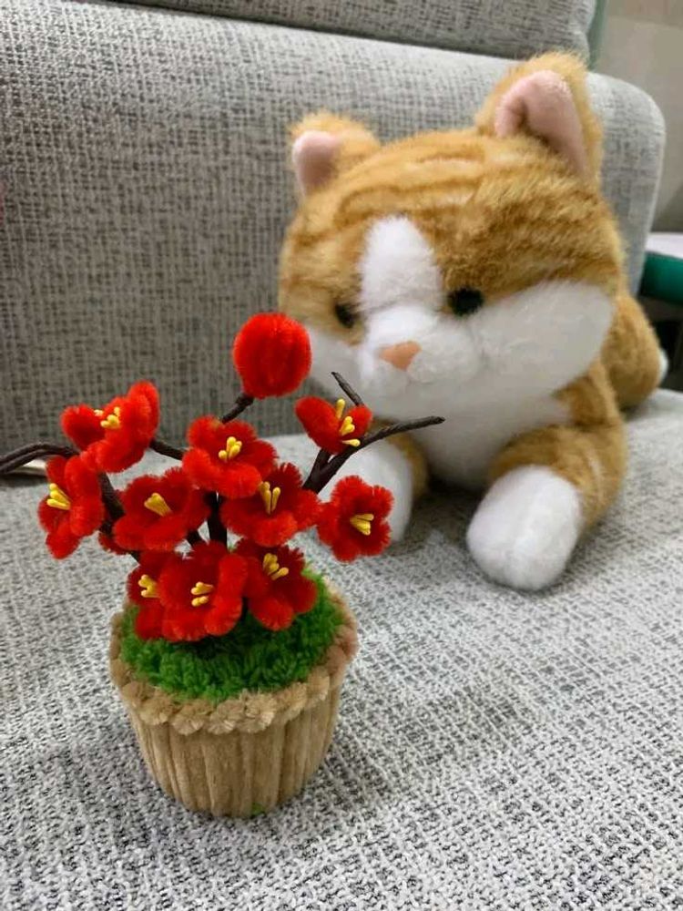 Cute Cat Plush &amp; Red Flower Decor
