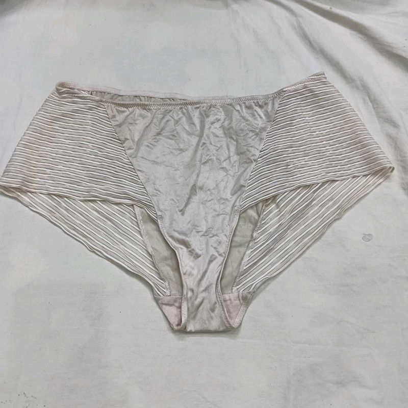 🥰 Comfortable Striped Briefs