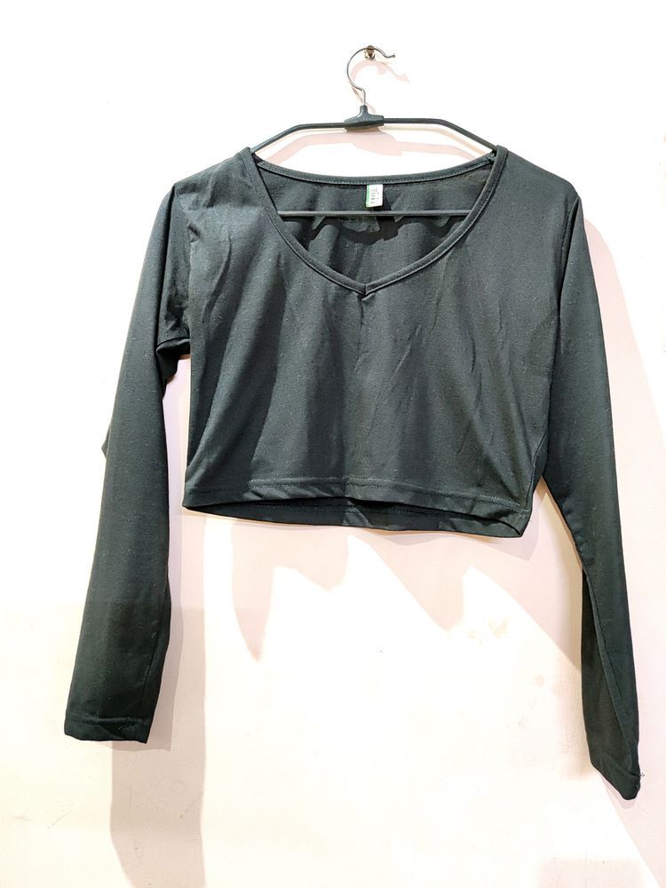 Black deep V-neck Crop top