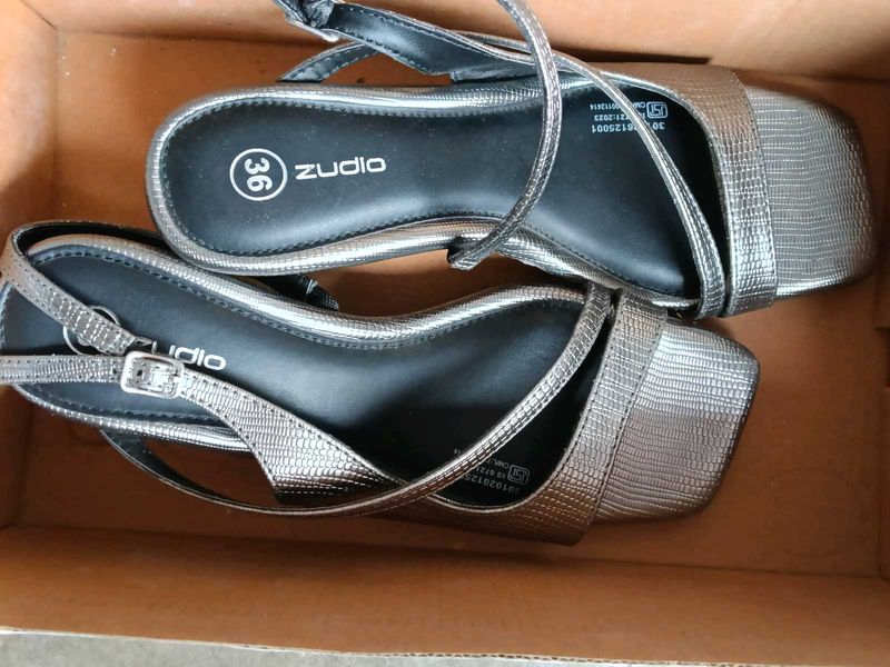 Zudio Silver Strappy Sandals