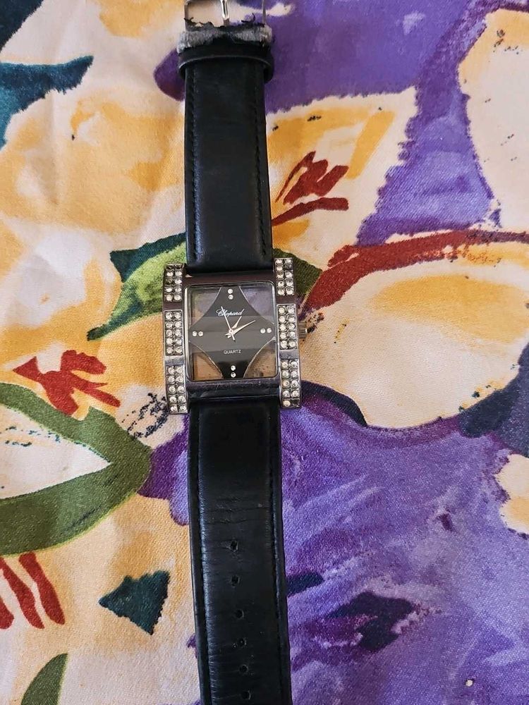 Elegant Women's Watch with Crystal Accents