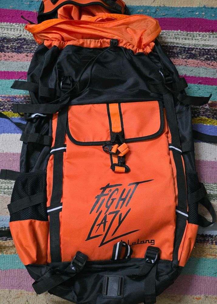 Trekking bag with pockets
