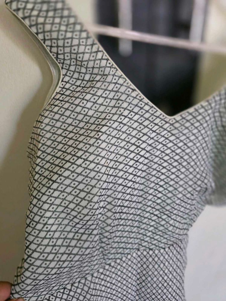 Chic Black &amp; White Patterned Dress