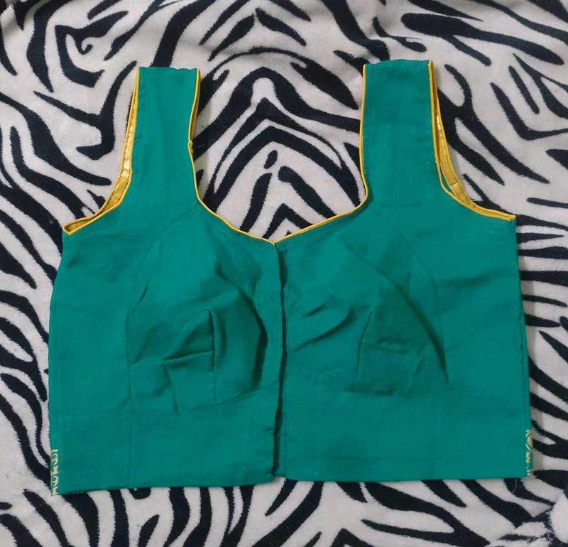 Blouse with piping