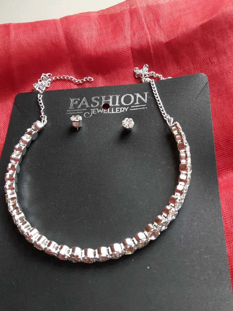 Sparkling Silver Necklace &amp; Earring Set