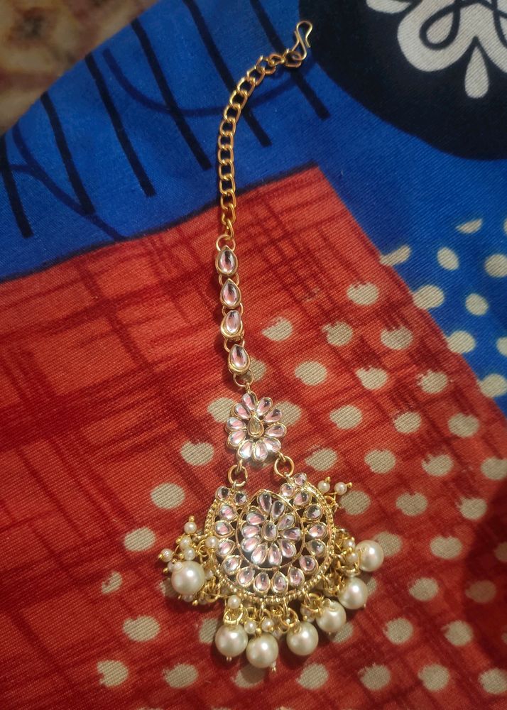 Beautiful Kundan Maangtika