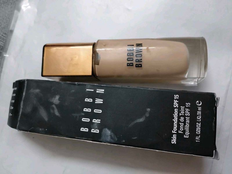 Bobbi Brown Skin Foundation SPF 15 Shade 01