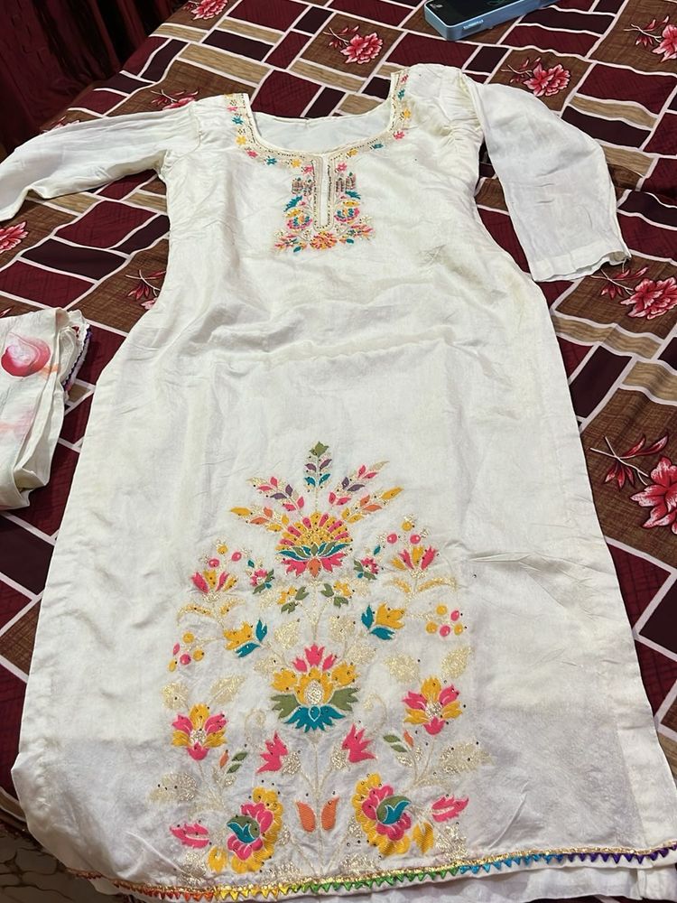 Elegant Cream Kurta Set with Embroidery