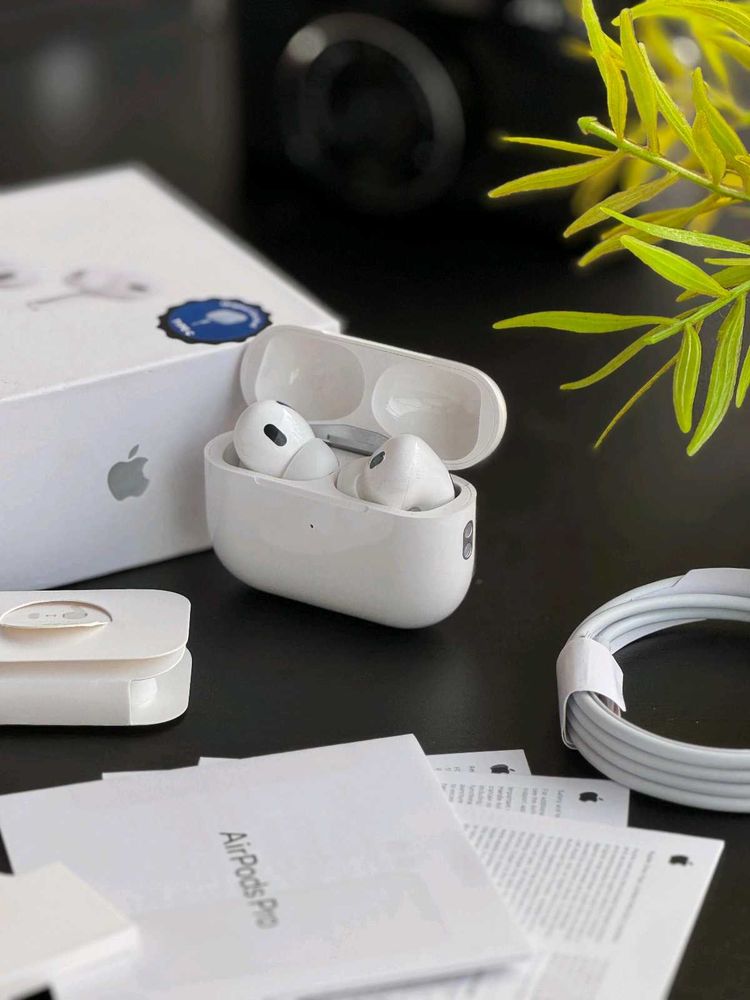Apple AirPods Pro - Like New