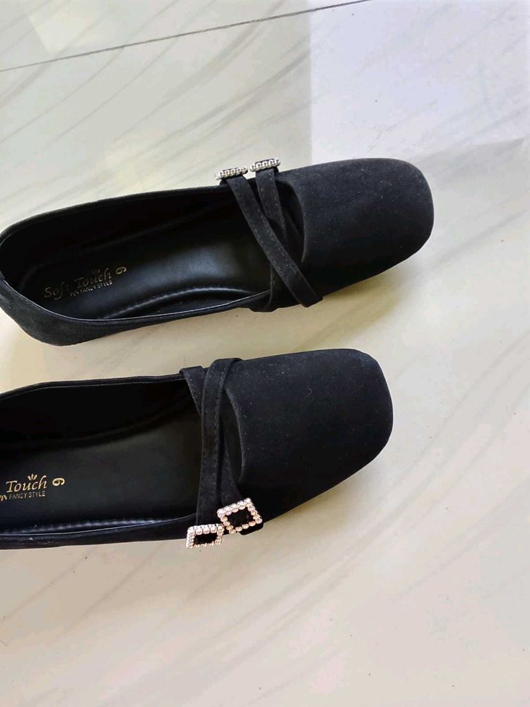 Elegant Black Flats with Rhinestone Buckle