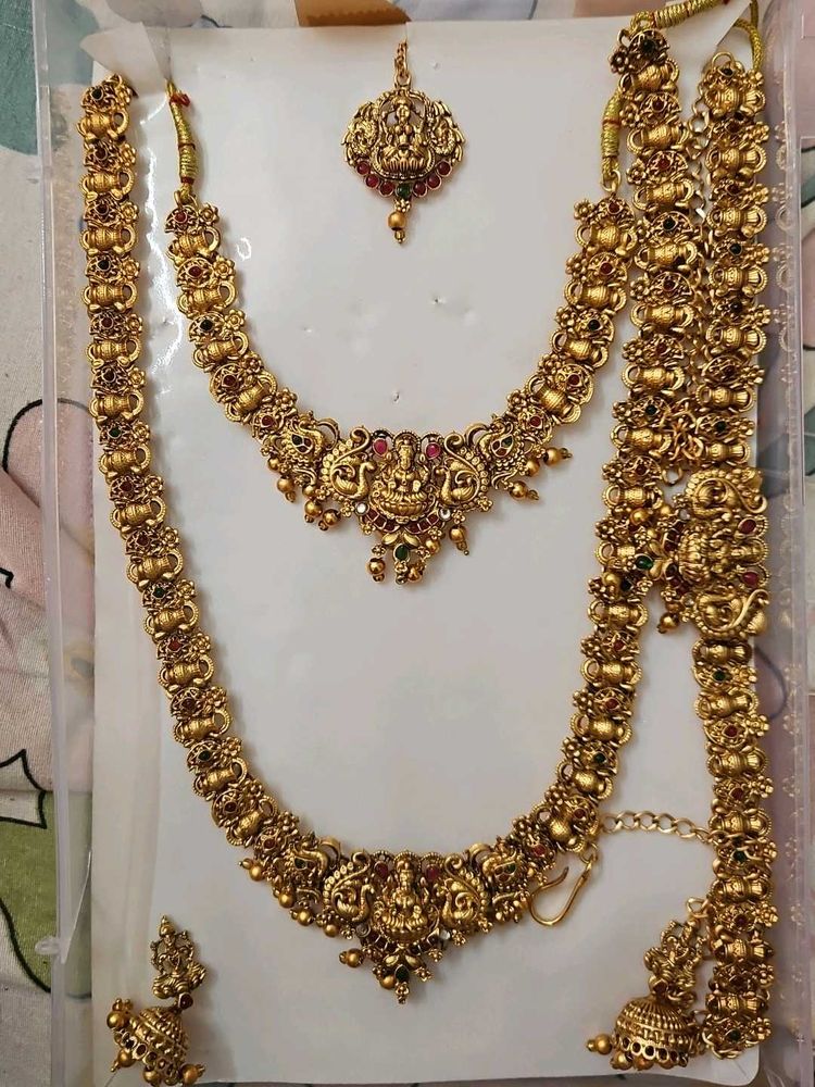Stunning Gold-Toned Jewelry Set