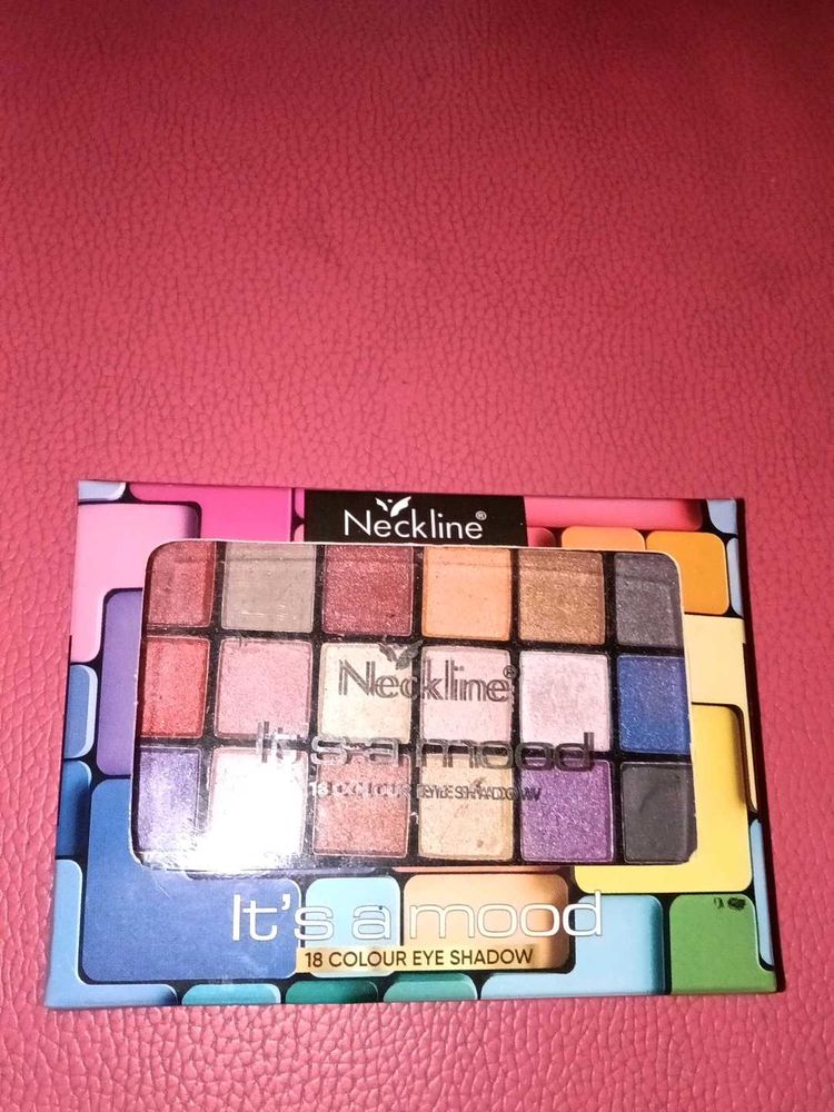 Neckline It's a mood Eye Shadow Palette