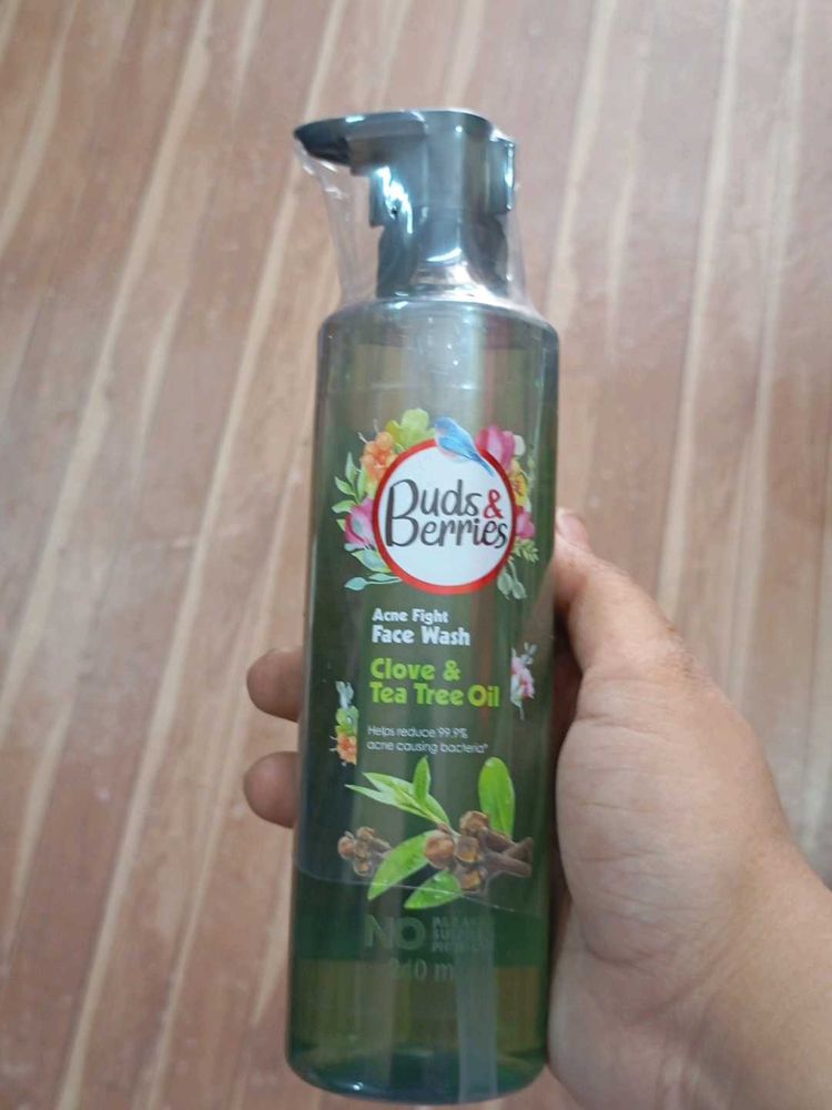Buds &amp; Berries Face Wash