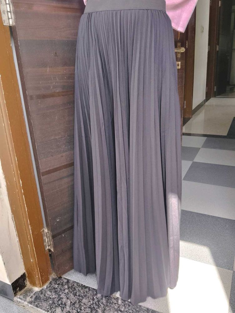 Elegant Pleated Maxi Skirt
