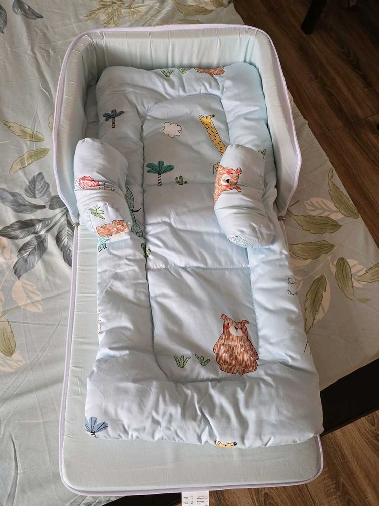 Portable baby bed