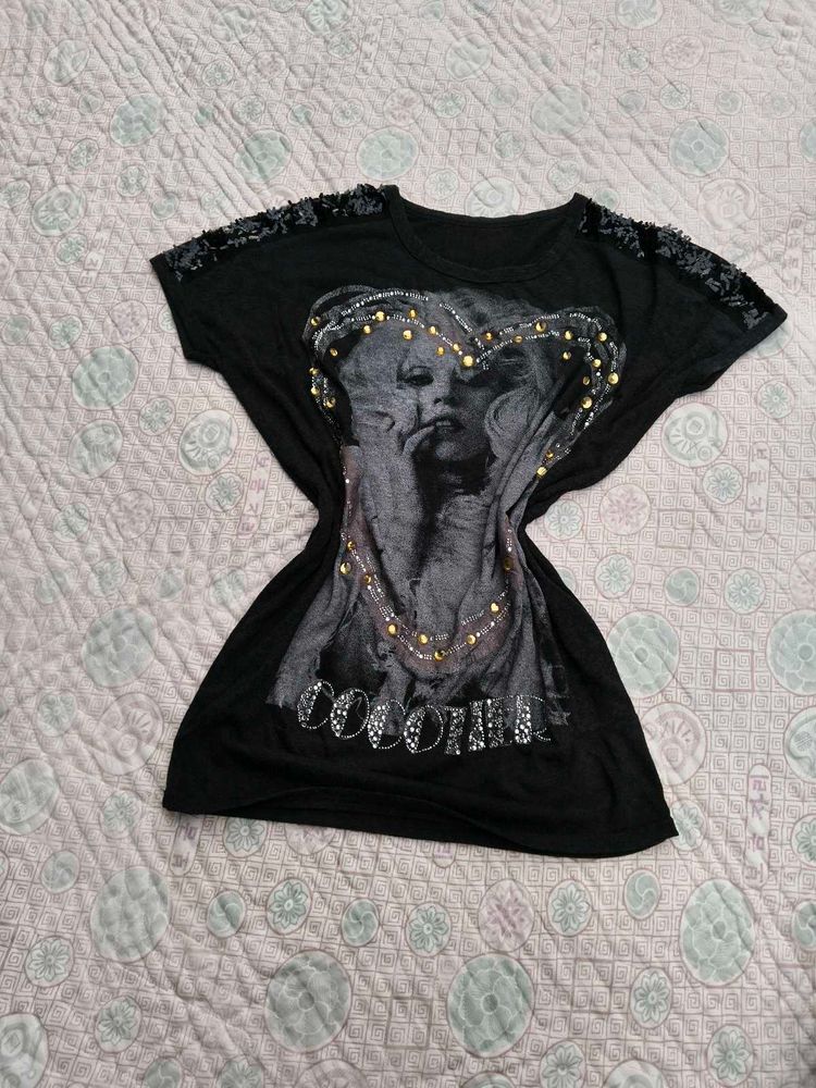 Y2K Style.  Graphic Print Tee