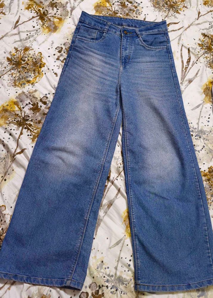 Blue High-Waist Wide-Leg Jeans 👖💙
