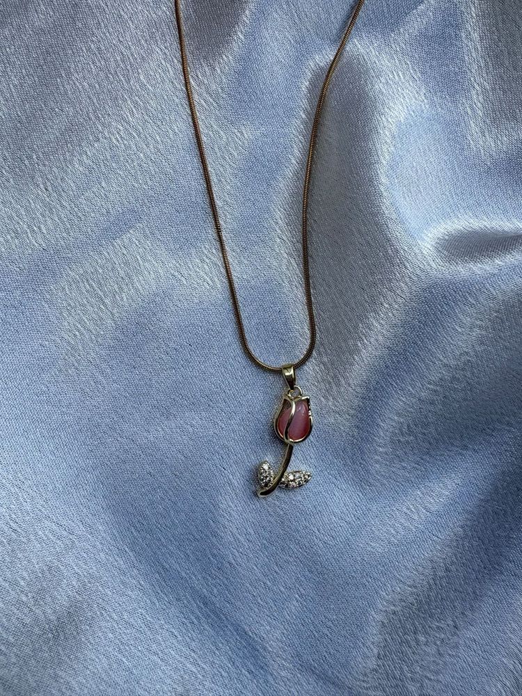 Chic Tulip Pendant Necklace