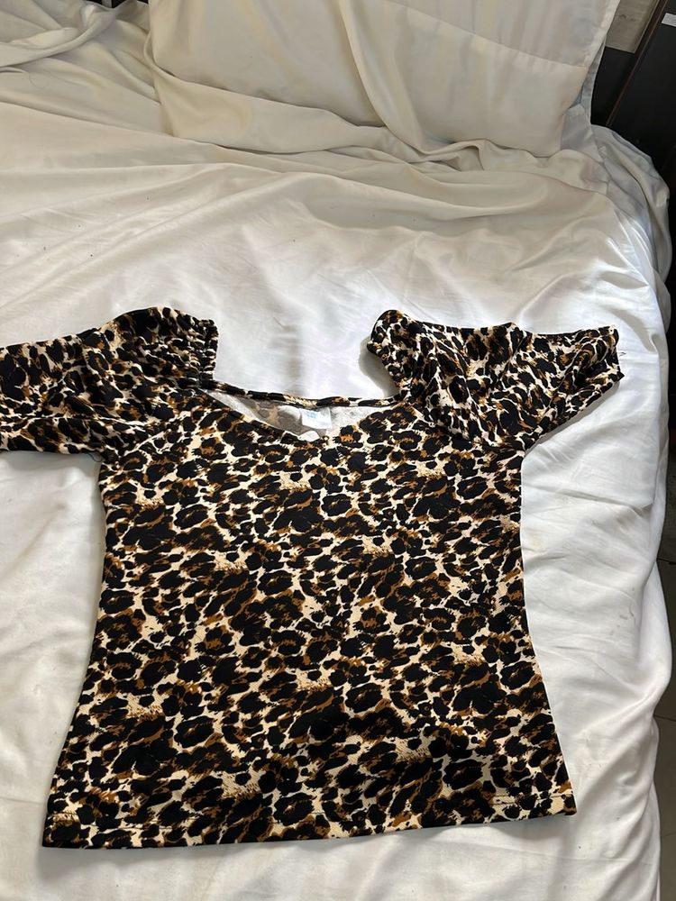 Leopard Print Puff Sleeve Top