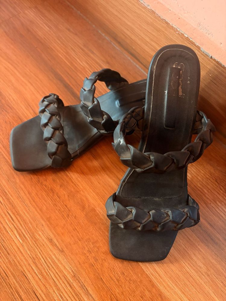 🖤 Black Braided Block Heels