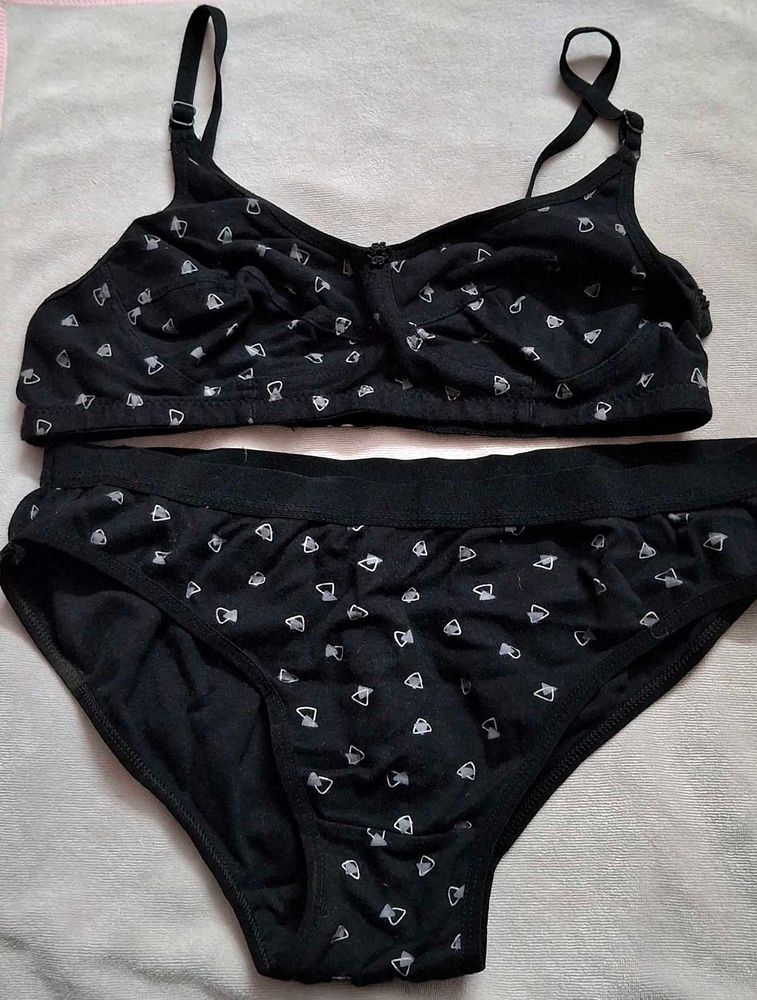 Cute Black Bra and Panty Set