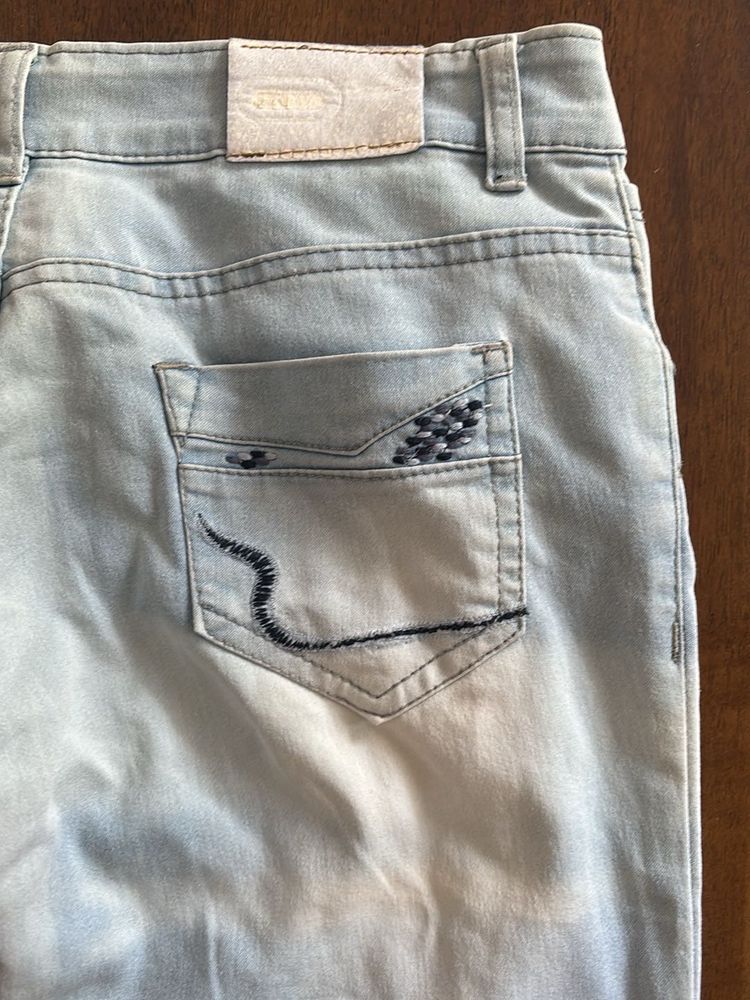 Newport Embroidered Light Blue Jeans 👖