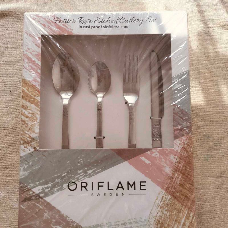 Oriflame Festive Rose Cutlery Set