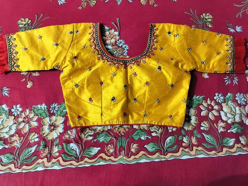 Beautiful Yellow Embroidered Blouse💛✨