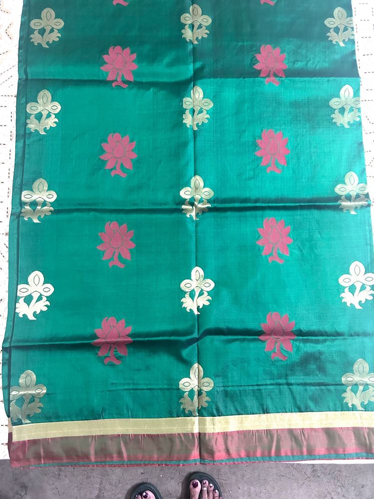 Elegant Teal Saree with Floral Motifs