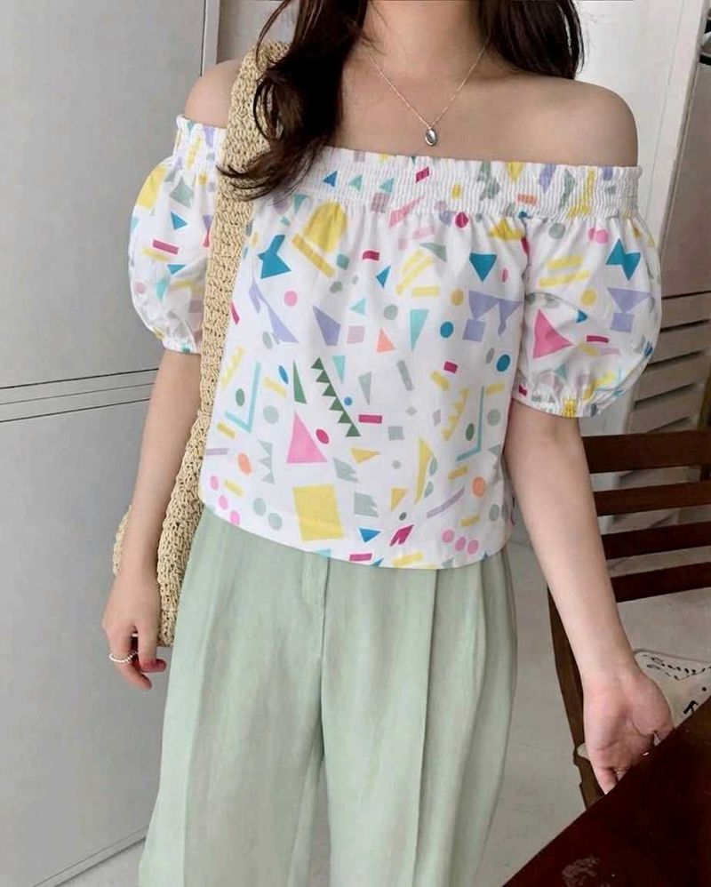 New with tag Korean Off-Shoulder Geometric Print T