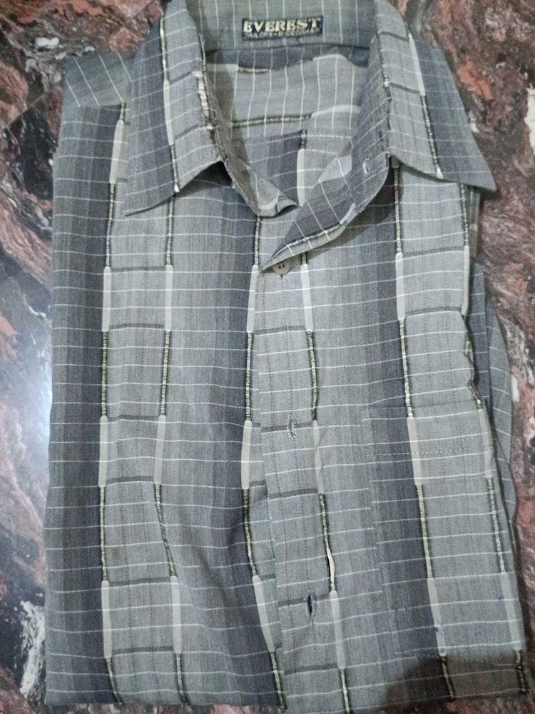 Everest Men's Grey Checkered Shirt