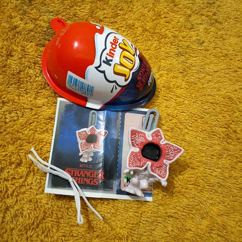 STRANGER THINGS × KINDER JOY — ZIPPER DEMOGORGON