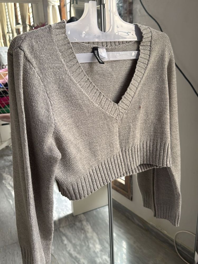 V-Neck Cropped Sweater