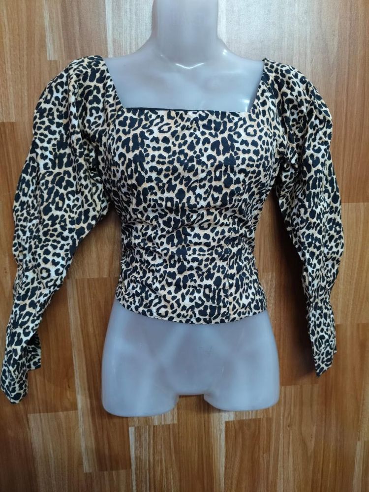Chic Leopard Print Square Neck Top