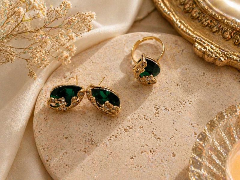 Emerald &amp; Gold Tone Jewelry Set