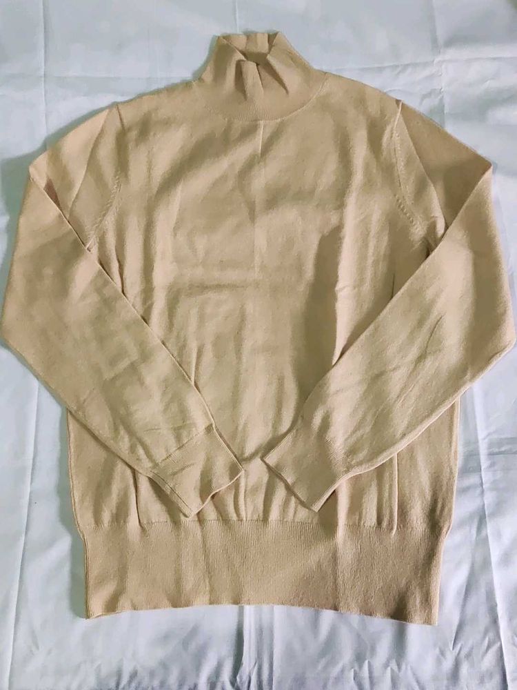 Beige woolen Sweatshirt for winters