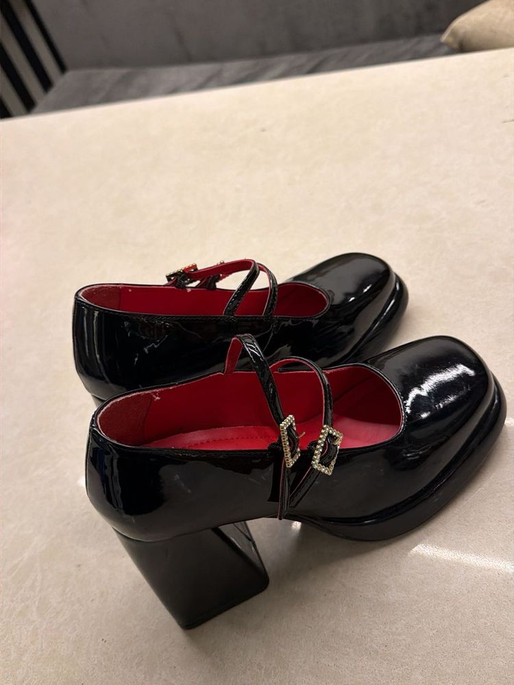 Chic Black Patent Mary Janes