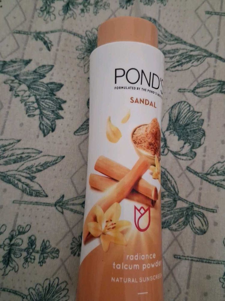 Pond's Sandal Radiance Talcum Powder