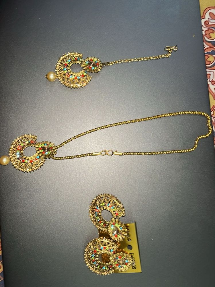 Golden necklace with Maang Tikka &amp; Earrings Set
