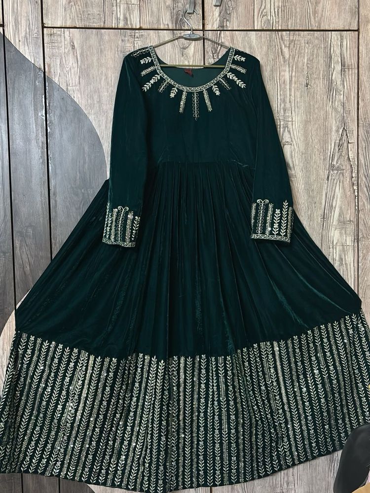 Elegant Emerald Green Velvet Gown
