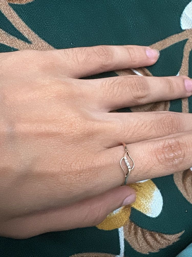 Delicate Leaf Design Ring with Crystals