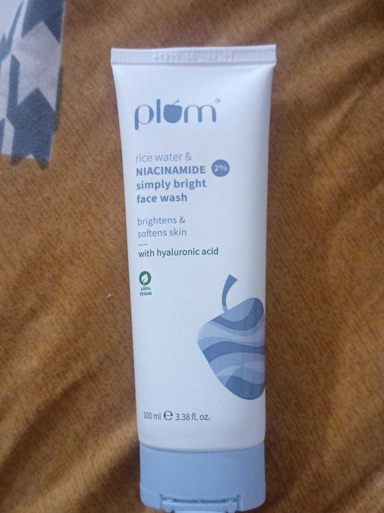 Plum niacinamide and rice Water Face Wash