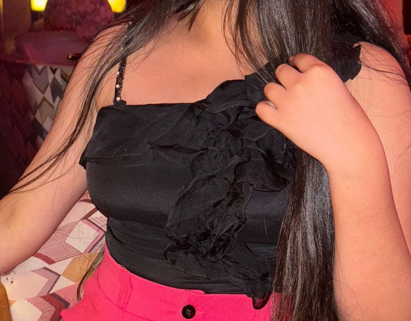 Chic Black Sleeveless Top