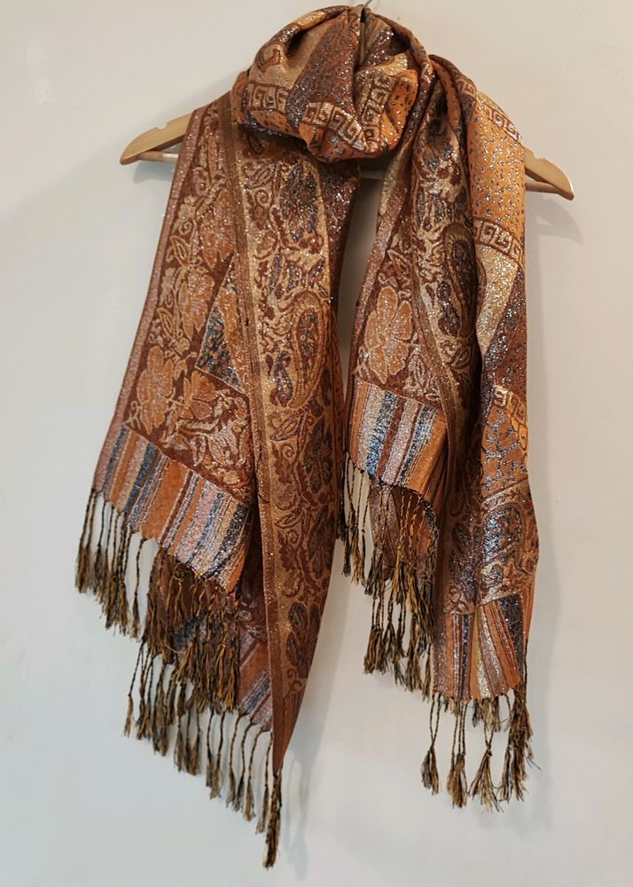 Elegant Paisley Print Scarf