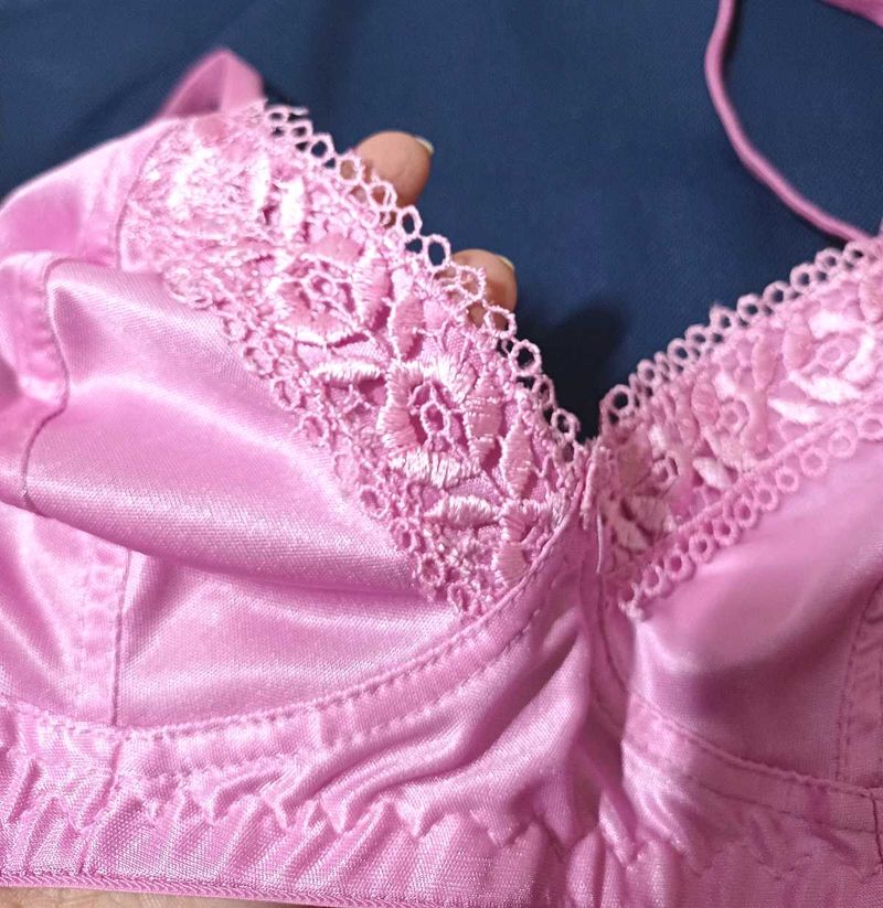 💥🆕️ Unused Satin Bra